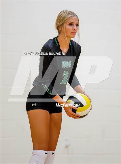 Thumbnail 2 in Tioga vs. Valley View (Denison Invitational Showcase) photogallery.