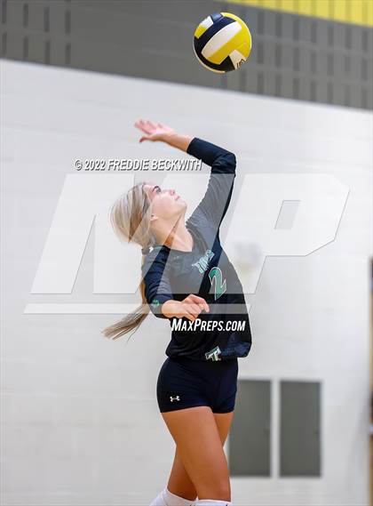 Thumbnail 2 in Tioga vs. Valley View (Denison Invitational Showcase) photogallery.