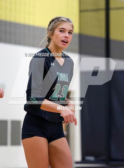 Thumbnail 3 in Tioga vs. Valley View (Denison Invitational Showcase) photogallery.