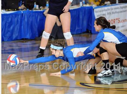 Thumbnail 1 in La Costa Canyon vs. Presentation (CIF State D2 Final) photogallery.