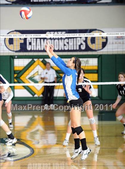 Thumbnail 1 in La Costa Canyon vs. Presentation (CIF State D2 Final) photogallery.