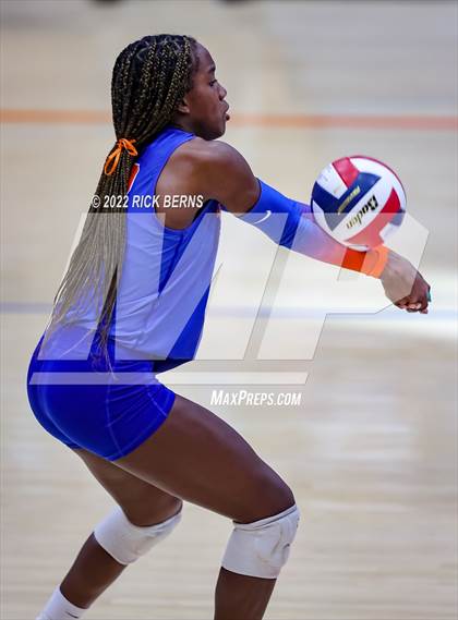Thumbnail 1 in Grand Oaks vs College Park photogallery.