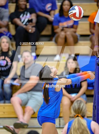 Thumbnail 2 in Grand Oaks vs College Park photogallery.