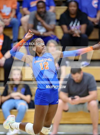 Thumbnail 1 in Grand Oaks vs College Park photogallery.