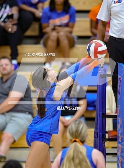 Thumbnail 3 in Grand Oaks vs College Park photogallery.