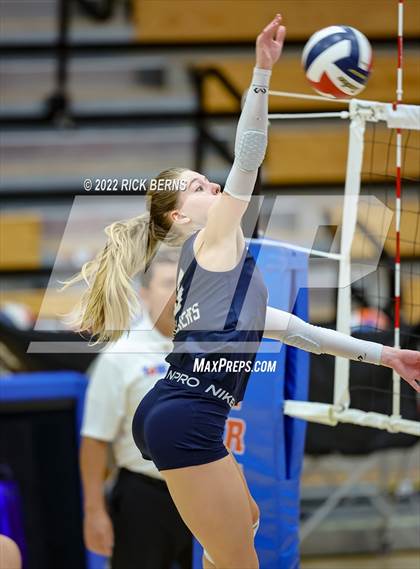 Thumbnail 1 in Grand Oaks vs College Park photogallery.
