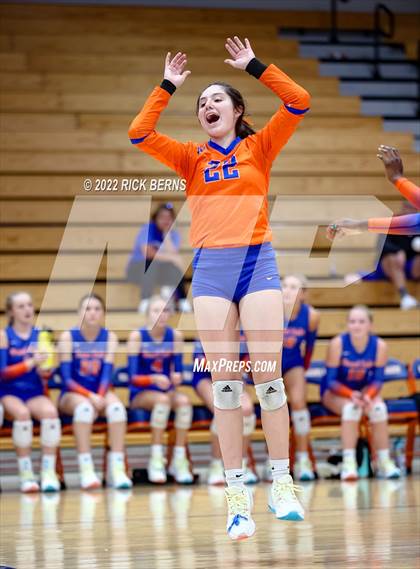 Thumbnail 3 in Grand Oaks vs College Park photogallery.