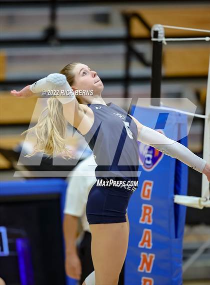 Thumbnail 3 in Grand Oaks vs College Park photogallery.