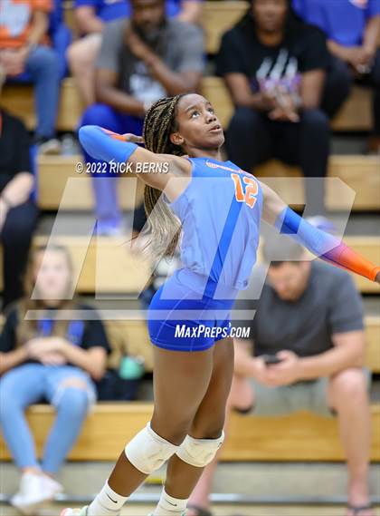 Thumbnail 2 in Grand Oaks vs College Park photogallery.