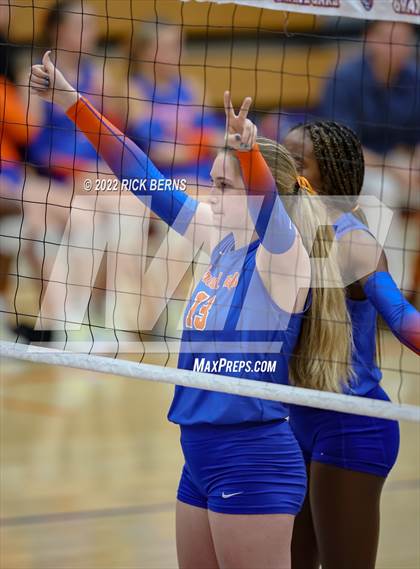 Thumbnail 1 in Grand Oaks vs College Park photogallery.
