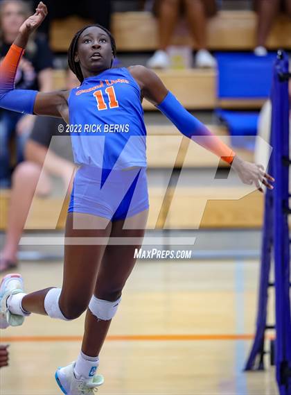 Thumbnail 1 in Grand Oaks vs College Park photogallery.