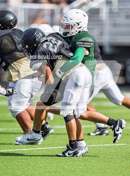 Thumbnail 2 in Kingwood Park vs. Galena Park (Scrimmage) photogallery.