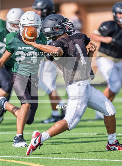 Thumbnail 3 in Kingwood Park vs. Galena Park (Scrimmage) photogallery.