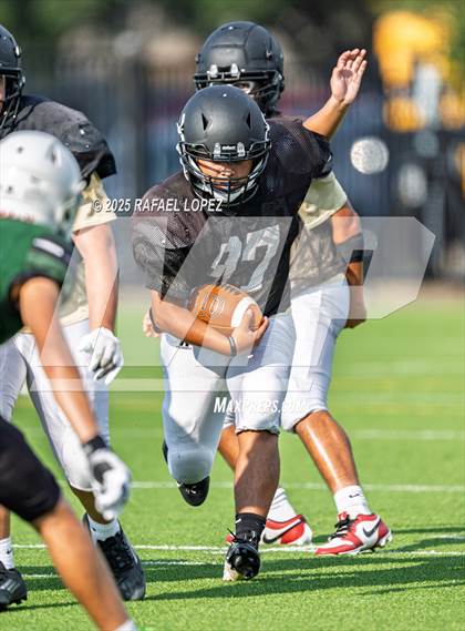 Thumbnail 2 in Kingwood Park vs. Galena Park (Scrimmage) photogallery.