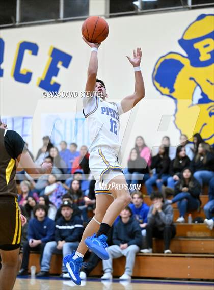 Thumbnail 2 in Williams vs. Pierce (Pierce Invitational) photogallery.