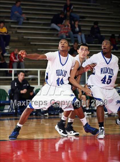 Thumbnail 2 in Pasadena vs DeKaney (McDonalds Texas Invitational) photogallery.