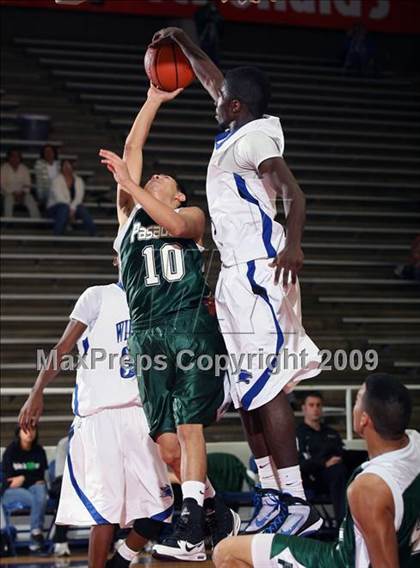 Thumbnail 2 in Pasadena vs DeKaney (McDonalds Texas Invitational) photogallery.