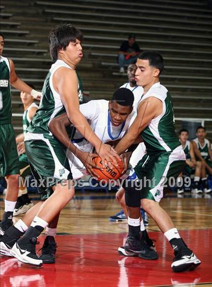 Thumbnail 2 in Pasadena vs DeKaney (McDonalds Texas Invitational) photogallery.