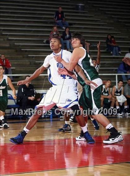 Thumbnail 3 in Pasadena vs DeKaney (McDonalds Texas Invitational) photogallery.