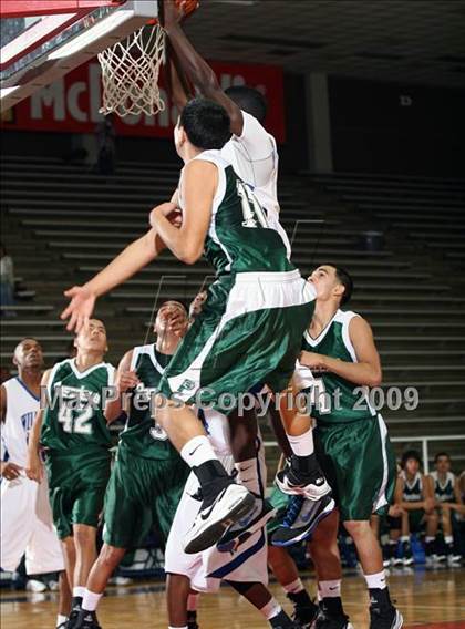 Thumbnail 1 in Pasadena vs DeKaney (McDonalds Texas Invitational) photogallery.