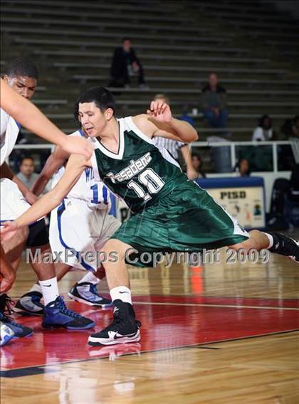 Thumbnail 1 in Pasadena vs DeKaney (McDonalds Texas Invitational) photogallery.