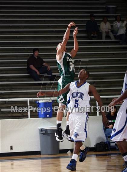 Thumbnail 3 in Pasadena vs DeKaney (McDonalds Texas Invitational) photogallery.