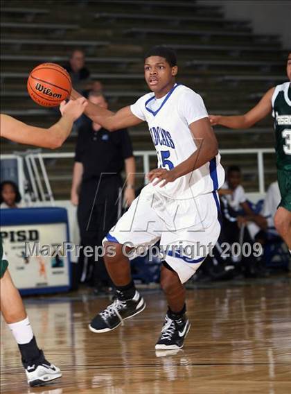 Thumbnail 2 in Pasadena vs DeKaney (McDonalds Texas Invitational) photogallery.
