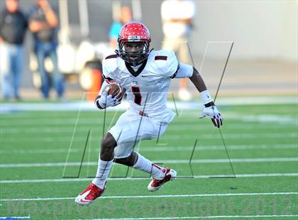 Thumbnail 2 in Midway vs. Cedar Hill (UIL 5A Division 2 Region1 Final) photogallery.