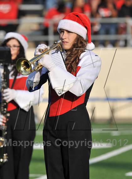 Thumbnail 2 in Midway vs. Cedar Hill (UIL 5A Division 2 Region1 Final) photogallery.