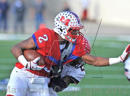 Thumbnail 2 in Midway vs. Cedar Hill (UIL 5A Division 2 Region1 Final) photogallery.