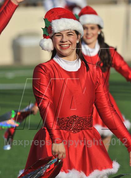 Thumbnail 3 in Midway vs. Cedar Hill (UIL 5A Division 2 Region1 Final) photogallery.