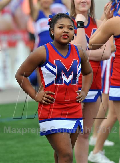 Thumbnail 2 in Midway vs. Cedar Hill (UIL 5A Division 2 Region1 Final) photogallery.