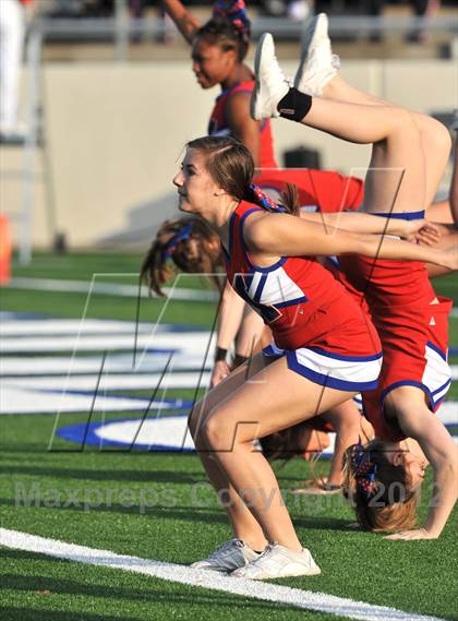Thumbnail 3 in Midway vs. Cedar Hill (UIL 5A Division 2 Region1 Final) photogallery.