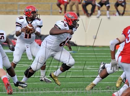 Thumbnail 3 in Midway vs. Cedar Hill (UIL 5A Division 2 Region1 Final) photogallery.