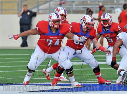 Thumbnail 2 in Midway vs. Cedar Hill (UIL 5A Division 2 Region1 Final) photogallery.