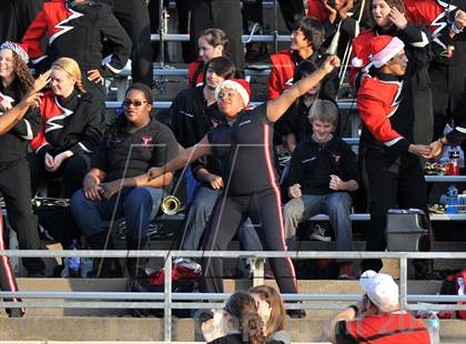 Thumbnail 1 in Midway vs. Cedar Hill (UIL 5A Division 2 Region1 Final) photogallery.