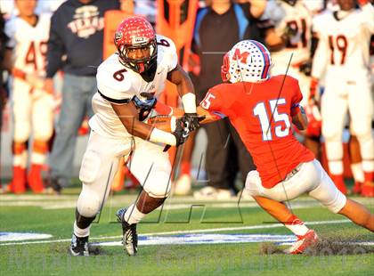 Thumbnail 2 in Midway vs. Cedar Hill (UIL 5A Division 2 Region1 Final) photogallery.