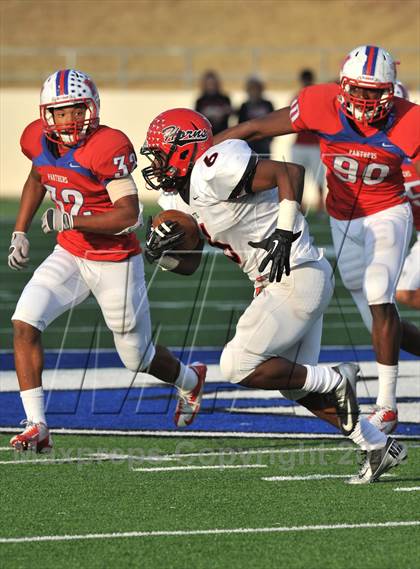 Thumbnail 3 in Midway vs. Cedar Hill (UIL 5A Division 2 Region1 Final) photogallery.