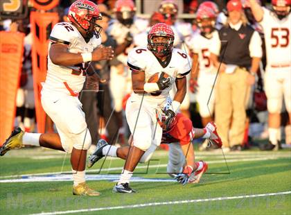 Thumbnail 1 in Midway vs. Cedar Hill (UIL 5A Division 2 Region1 Final) photogallery.
