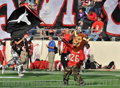Thumbnail 1 in Midway vs. Cedar Hill (UIL 5A Division 2 Region1 Final) photogallery.