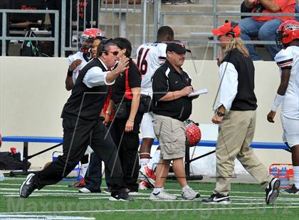 Thumbnail 1 in Midway vs. Cedar Hill (UIL 5A Division 2 Region1 Final) photogallery.