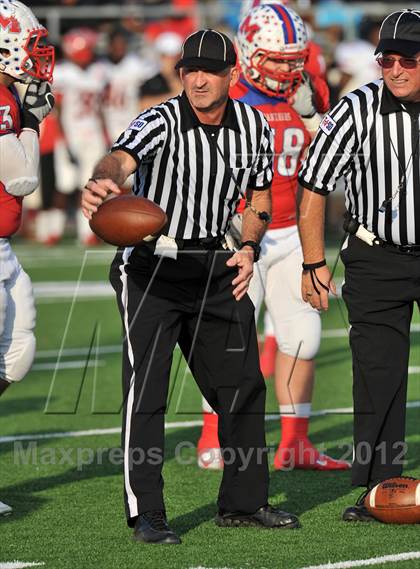 Thumbnail 3 in Midway vs. Cedar Hill (UIL 5A Division 2 Region1 Final) photogallery.
