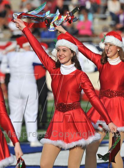 Thumbnail 2 in Midway vs. Cedar Hill (UIL 5A Division 2 Region1 Final) photogallery.