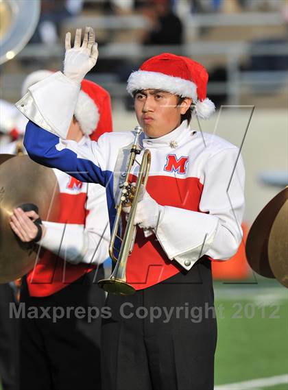 Thumbnail 2 in Midway vs. Cedar Hill (UIL 5A Division 2 Region1 Final) photogallery.