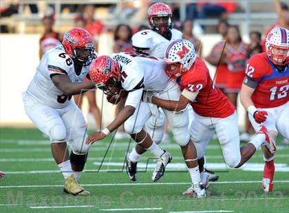 Thumbnail 1 in Midway vs. Cedar Hill (UIL 5A Division 2 Region1 Final) photogallery.