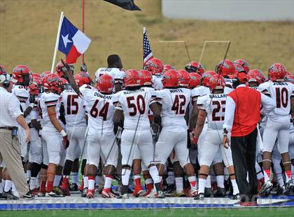Thumbnail 1 in Midway vs. Cedar Hill (UIL 5A Division 2 Region1 Final) photogallery.