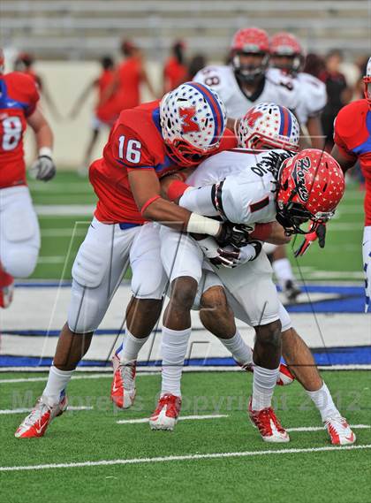 Thumbnail 3 in Midway vs. Cedar Hill (UIL 5A Division 2 Region1 Final) photogallery.