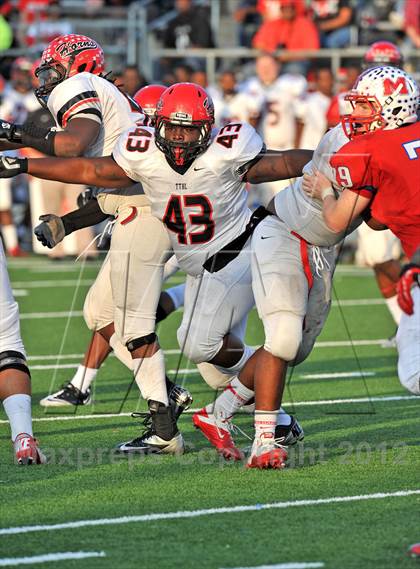 Thumbnail 1 in Midway vs. Cedar Hill (UIL 5A Division 2 Region1 Final) photogallery.