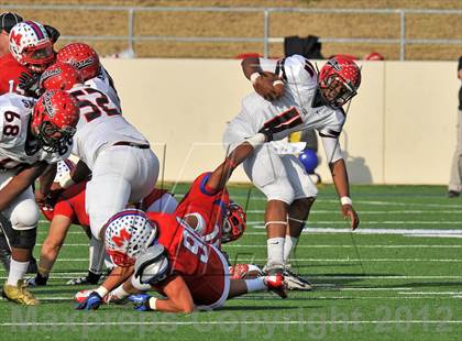 Thumbnail 3 in Midway vs. Cedar Hill (UIL 5A Division 2 Region1 Final) photogallery.