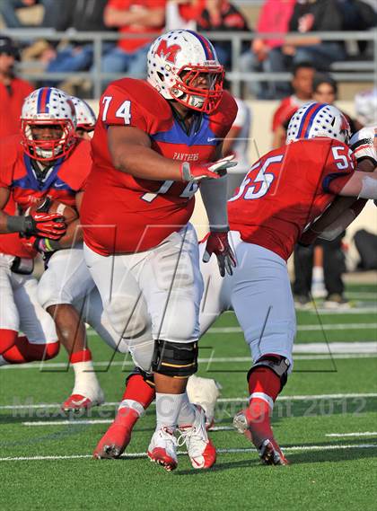 Thumbnail 1 in Midway vs. Cedar Hill (UIL 5A Division 2 Region1 Final) photogallery.